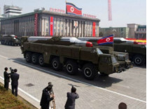 Ракетная установка на параде в Пхеньяне