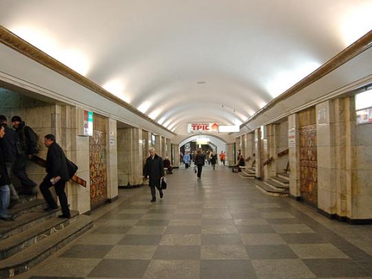 В Киеве из-за анонимного «минера» закрыли станцию метро «Крещатик»