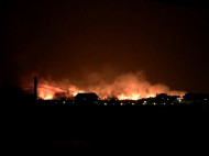 Очевидцы сообщают о большом пожаре в районе Осокорков в Киеве (фото)
