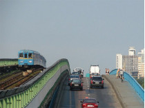 На столичном мосту Метро ограничат движение транспорта из-за ремонта