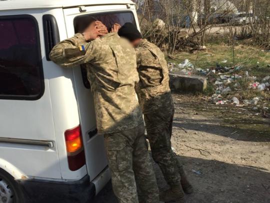 В Тернополе военнослужащие воровали топливо из воинской части (фото)