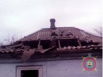 На Донетчине в результате ночного обстрела боевики разбили дома мирных жителей 