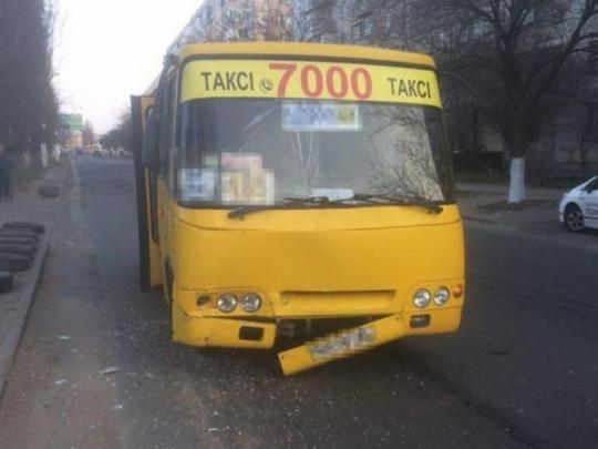 В Одессе столкнулись пассажирский микроавтобус и «скорая помощь», есть пострадавшие