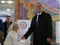 Серж Саргсян на избирательном участке