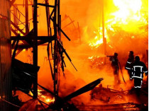 В Одессе – масштабный пожар: сгорели 15 дачных домов (фото)
