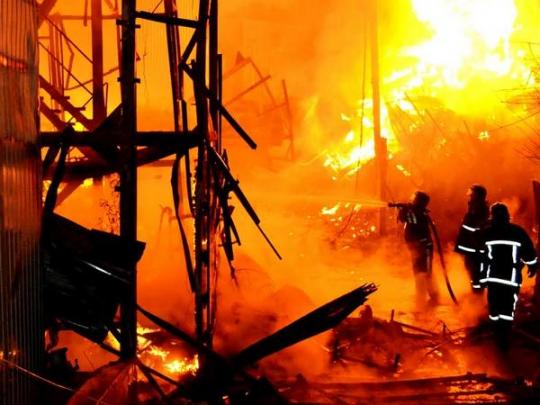 В Одессе – масштабный пожар: сгорели 15 дачных домов (фото)