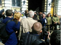 В Одессе проходит протестный митинг с требованием наказать силовиков, применивших силу на Аллее Славы (фото)