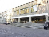 В прифронтовой Марьинке возобновлены прерванные из-за обстрела занятия в школе
