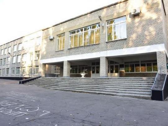 В прифронтовой Марьинке возобновлены прерванные из-за обстрела занятия в школе