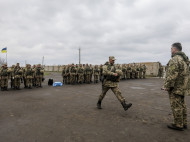 Порошенко на Луганщине вручил награды военным - участникам боевых действий (фото)
