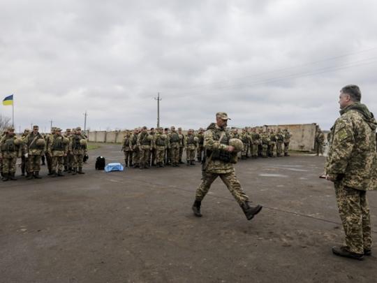 Порошенко на Луганщине вручил награды военным&nbsp;— участникам боевых действий