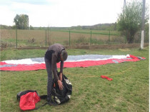 В Украину из Венгрии случайно залетел парашютист
