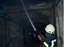 В Одессе во время масштабного пожара в многоквартирном жилом доме выгорели 4 квартиры (фото)