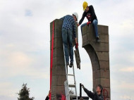 В МИД Украины отреагировали на уничтожение памятника воинам УПА в Польше
