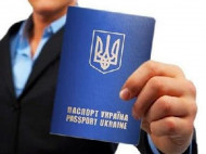 В Одессе сотрудник миграционной службы за 3 тыс. долларов «продавал» гражданство Украины
