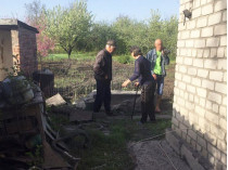 Из-за обстрелов в Авдеевке пострадали дома местных жителей (фото)
