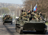 На Донбассе броневик боевиков раздавил авто с мирными жителями