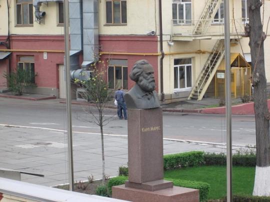 Карл Маркс, памятник
