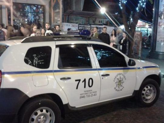 В центре Одессы на Дерибасовской произошла массовая драка отдыхающих (фото)