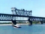 В Кременчуге водитель чуть не утопил свою попутчицу в Днепре (видео 18+) 