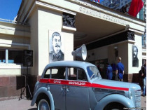 В метро Москвы повесили портреты Сталина и Кагановича