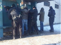 На Житомирщине полиция задержала группу злоумышленников, избивших и похитивших человека (фото)
