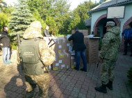 В подвале дома жителя Закарпатья нашли 100 ящиков сигарет стоимостью более миллиона гривен (видео)