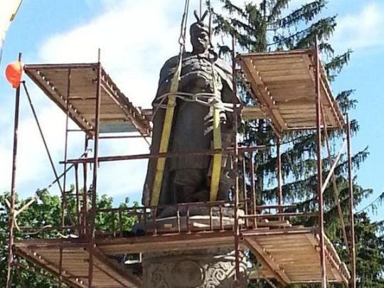 В Чернигове подсчитали стоимость разворота памятника гетману Хмельницкому