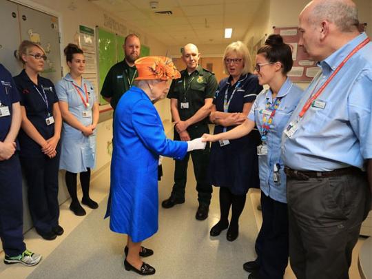Королева Великобритании в клинике