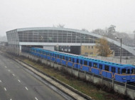 В Киеве под колесами поезда метро погиб мужчина