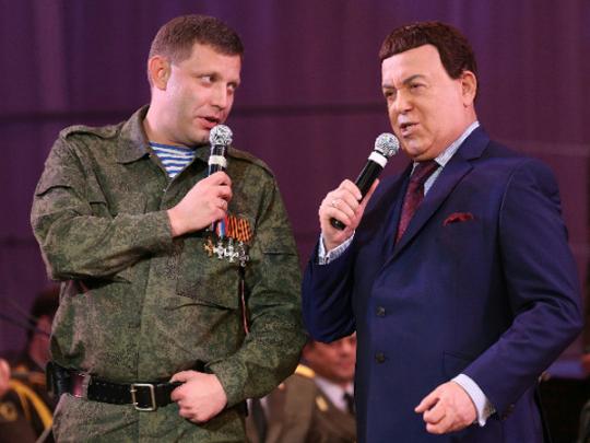 Захарченко и Кобзон на сцене