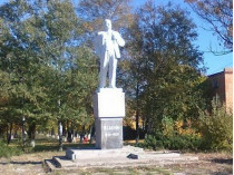 Памятник Ленину в Николаевской области стал памятником свекле (фото)