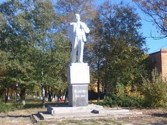 Памятник Ленину в Николаевской области стал памятником свекле (фото)