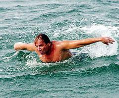 Водный марафонец из севастополя олег софяник: «мы с земляком стали первыми в мире, кто переплыл пролив босфор в холодное время года»