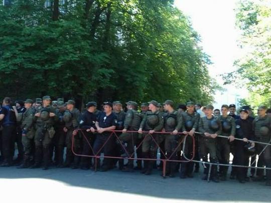 В центре Киева произошли столкновения вкладчиков банка «Михайловский» и правоохранителей (фото)