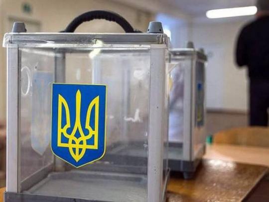Жители 13 областей Украины голосуют на внеочередных выборах