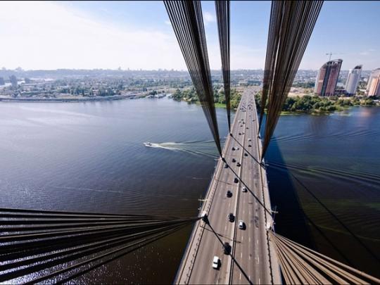 В Киеве с 14 по 17 июня по ночам будут частично перекрывать Московский мост 