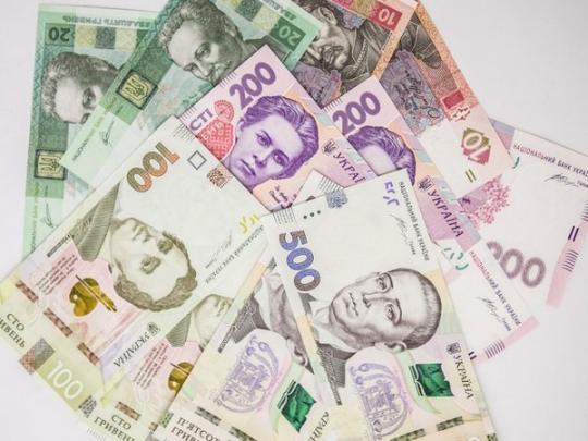 Средняя зарплата в Украине достигла 6 тыс. гривен 