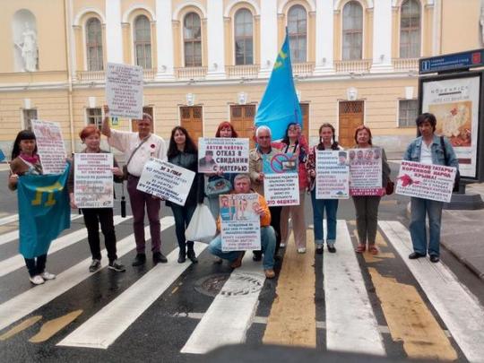 В Санкт-Петербурге прошли акции в поддержку крымских татар (фото)