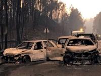 Сгоревшие автомобили на дороге