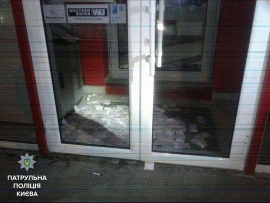 Киевлянин сумел заставить банкомат два часа выдавать купюры 