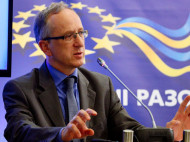 Пока что Украина занимается имитацией реформ, — бывший глава представительства ЕС