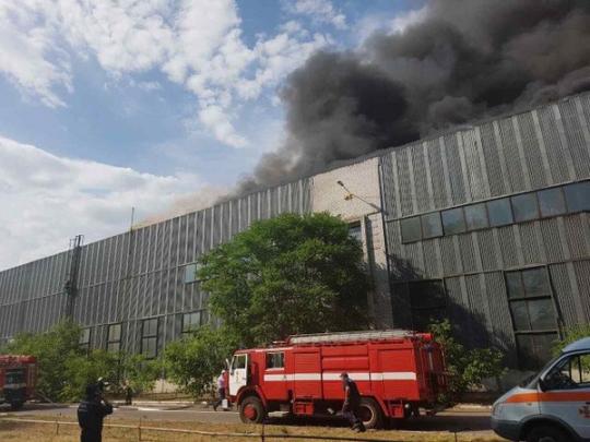 Крупный пожар произошел на металлургическом заводе в Днепре (фото) 