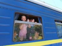 Поезд с детьми