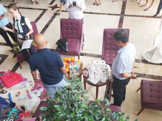 Российских туристов при выселении из турецкой гостиницы поймали на краже 14 рулонов туалетной бумаги, пяти литров ликера «Бейлис» и вырванных с корнем растений из сада