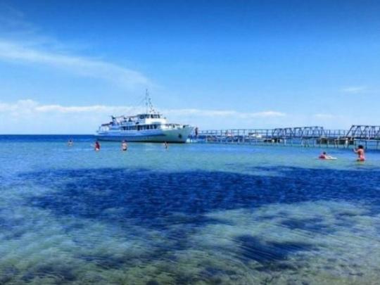 На острове Джарылгач в Черном море застряли около 200 туристов