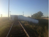 На Николаевщине из-за ДТП полдня было заблокировано движение поездов (фото)