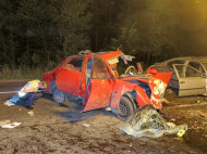 Под Киевом Mazda и Skoda не поделили дорогу: два человека погибли (фото)