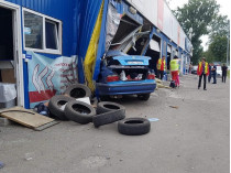 В Киеве приезд BМW на автомойку закончился смертью молодого работника сервиса (фото)