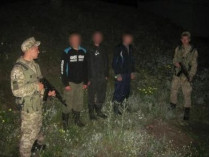 В Сумской области в ста метрах от границы задержали троих россиян